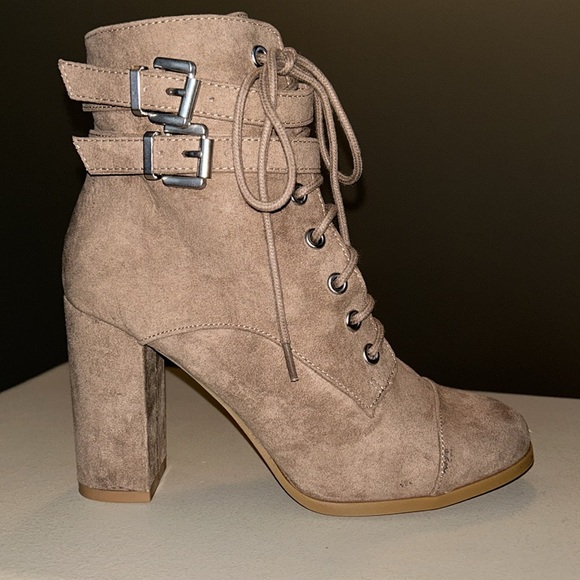 Madden Girl Klaim Taupe Suede Booties - Size 7 - Picture 5 of 9